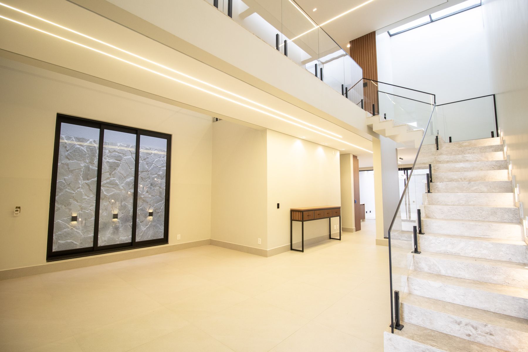 Interior de residência de alto padrão construída pela DRADO
